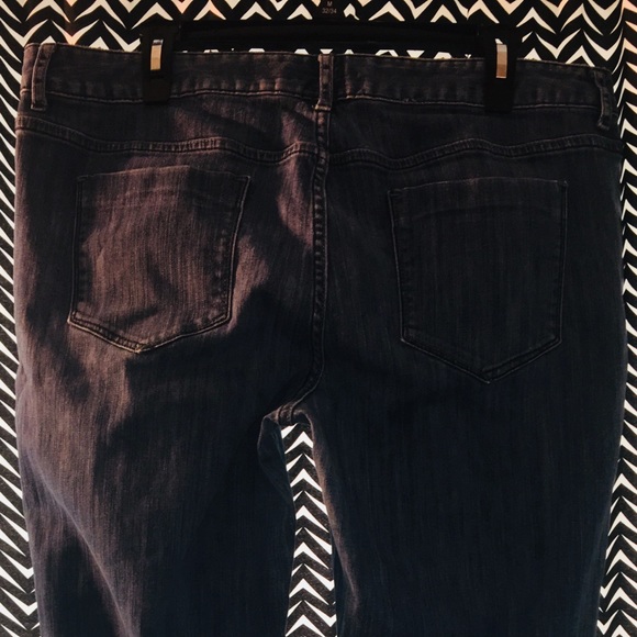 Used women’s Mossimo Jeans - Picture 2 of 6